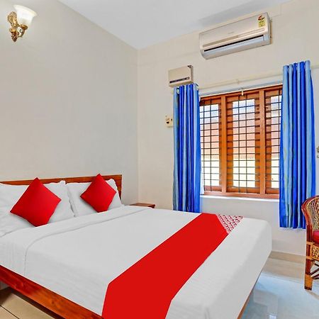 Flagship Hotel Adara Residency Thiruvananthapuram Bagian luar foto