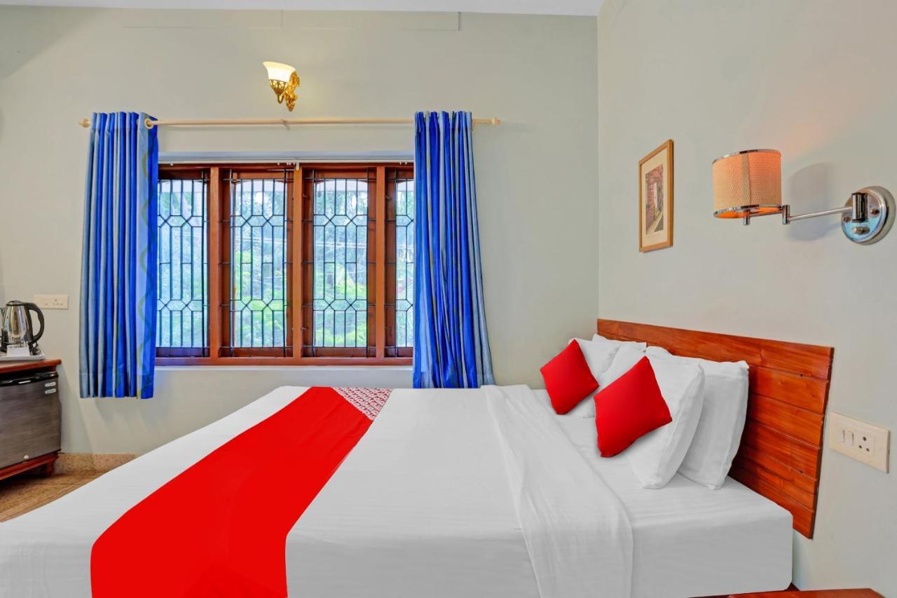 Flagship Hotel Adara Residency Thiruvananthapuram Bagian luar foto