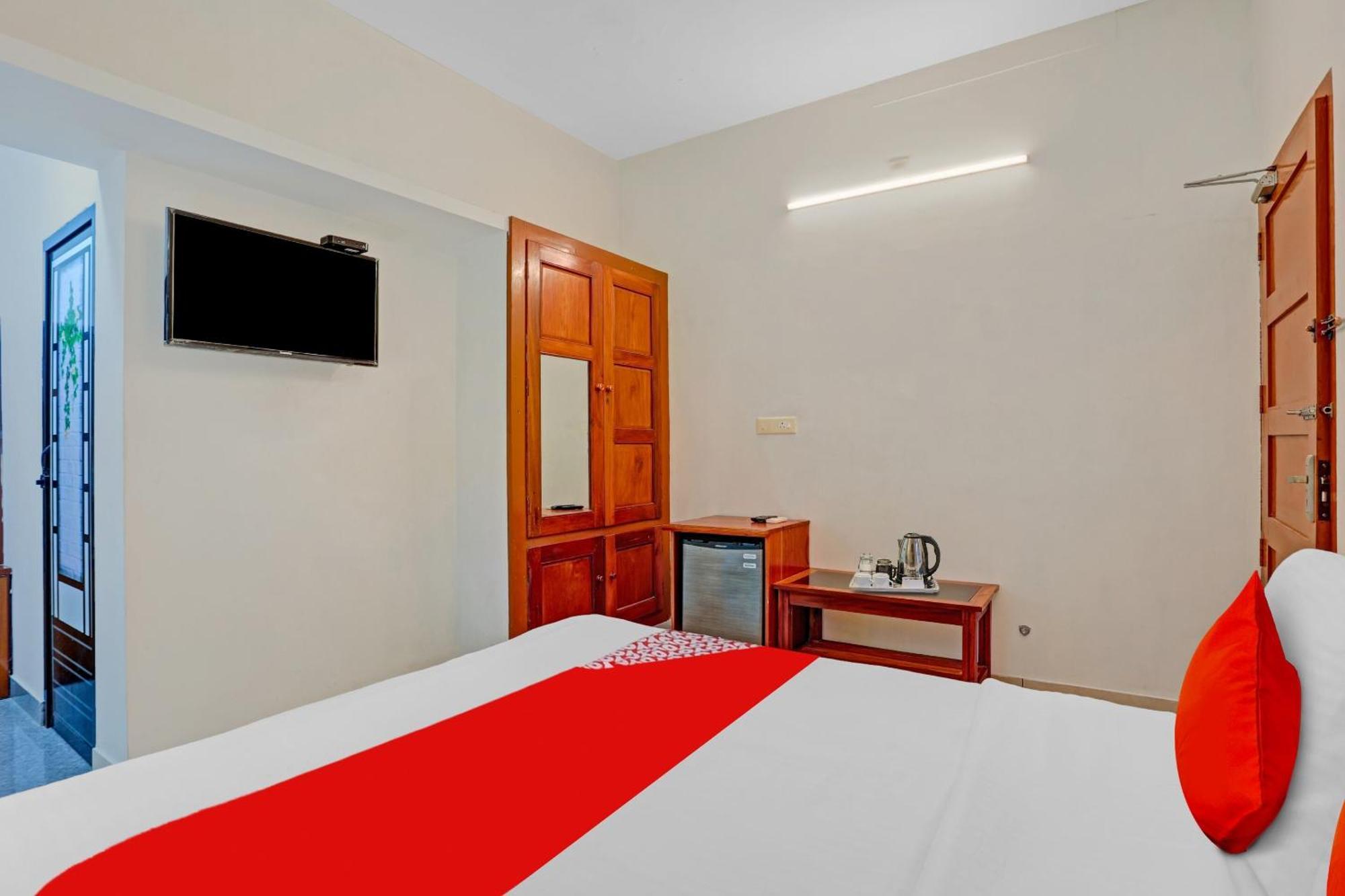 Flagship Hotel Adara Residency Thiruvananthapuram Bagian luar foto