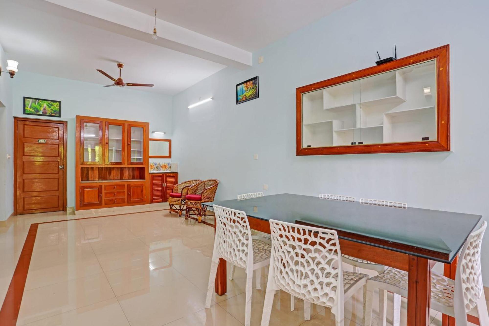 Flagship Hotel Adara Residency Thiruvananthapuram Bagian luar foto