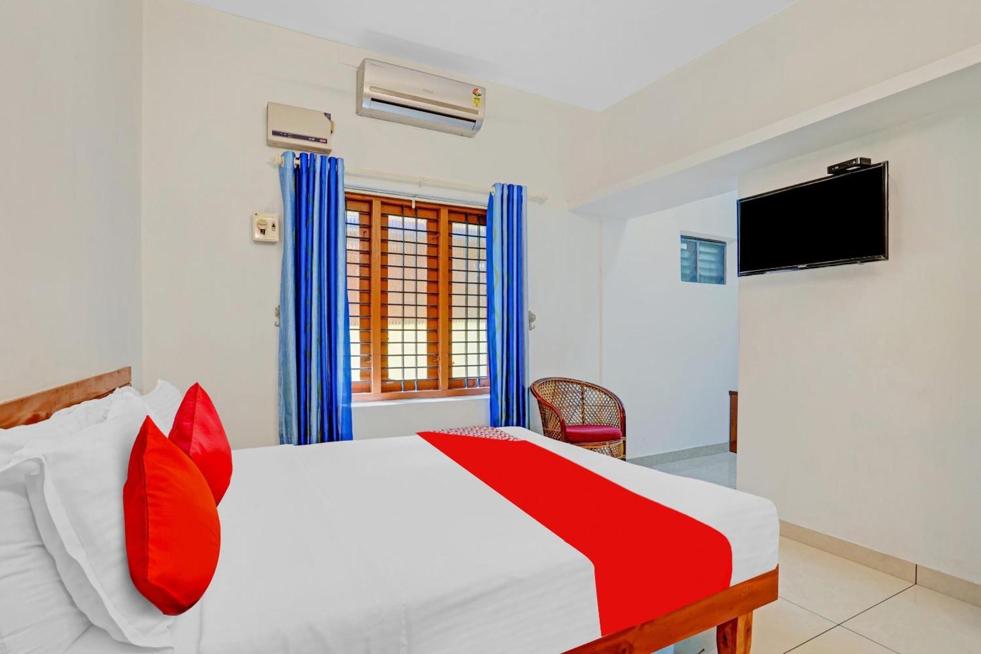 Flagship Hotel Adara Residency Thiruvananthapuram Bagian luar foto