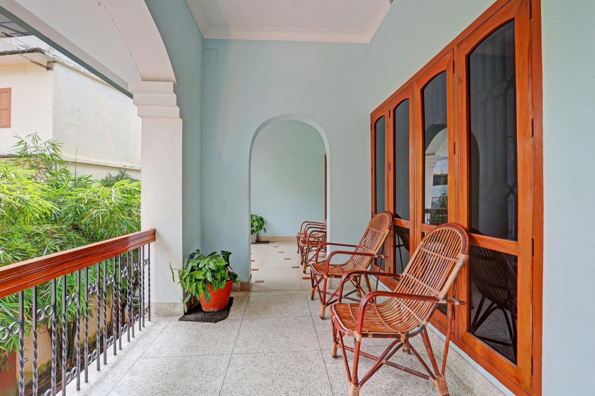 Flagship Hotel Adara Residency Thiruvananthapuram Bagian luar foto